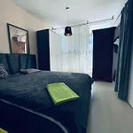 Apartment Rose Garden 10 *