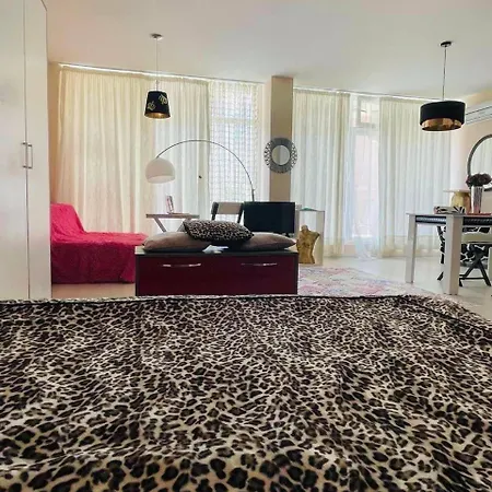 Rose Garden Apartment 10 شقة