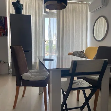 شقة Rose Garden Apartment 10 *