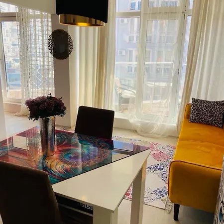 Rose Garden Apartment 10 ساني بيتش