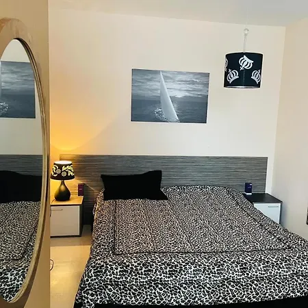 شقة Rose Garden Apartment 10 *