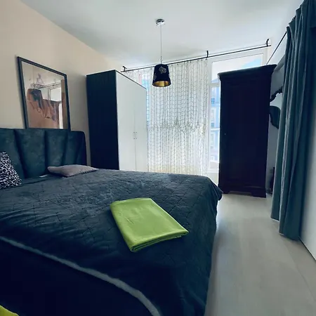 شقة Rose Garden Apartment 10 *